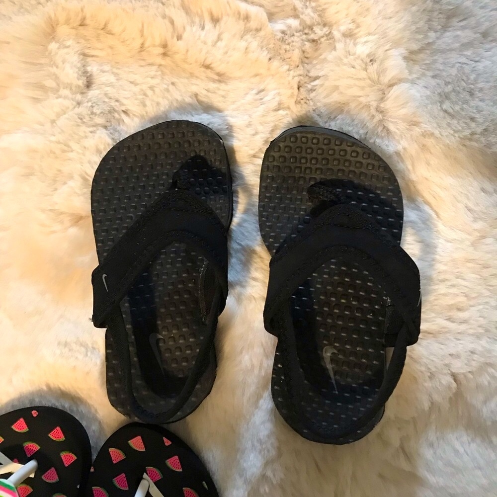 Nike and Roxy flip flops - Picture 4 of 4